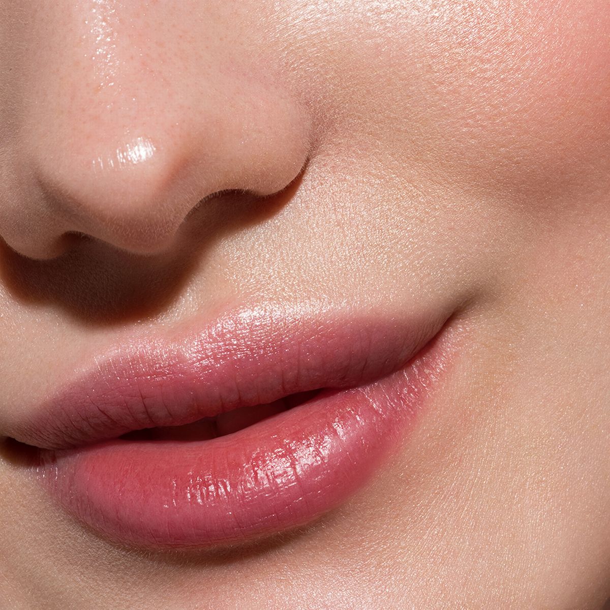 « Gym lèvres » : l'astuce make-up ultra simple pour des lèvres pulpeuses et hydratées en été Tunisie