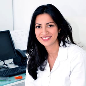 Dr Emna Azzouz