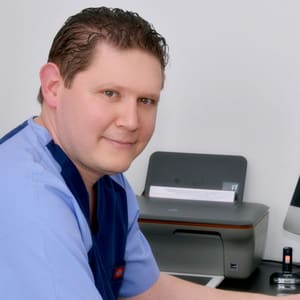 Dr Mohamed Lakhoua