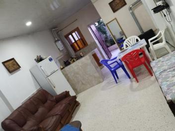 F2 bas de villa dans un quartier propre 