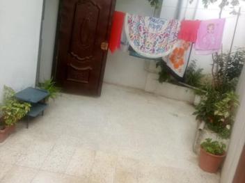 F2 bas de villa dans un quartier propre