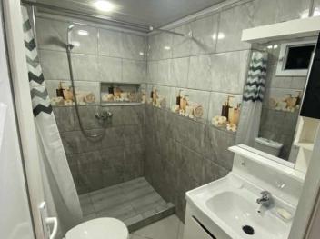  Location d un T2  dans un niveau de villa