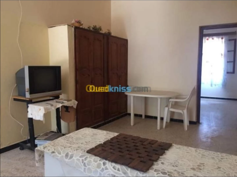  ستوديو كبير، أف2 صغيرة، وأف2 كبيرة