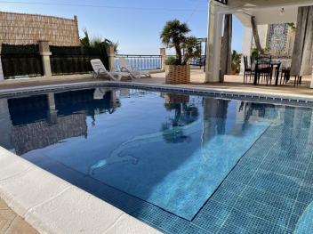 Villa moderne avec piscine vue sur mer 