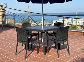 Studio avec une grande terrasse vue sur mer 