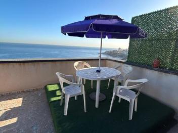 Studio avec une grande terrasse vue sur mer 