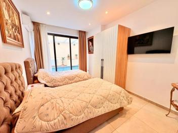 APPARTEMENT AVEC PISCINE