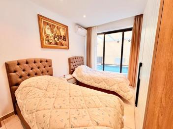 APPARTEMENT AVEC PISCINE