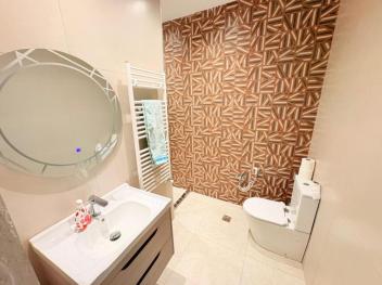 APPARTEMENT AVEC PISCINE