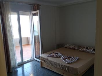 Appartement avec une grande terrasse vue Sur mer.