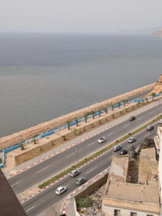 Magnifique Appartement T4 Vue sur Mer à Oran.