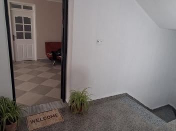 Maison spacieuse avec garage, un endroit calme et sécurisé 