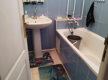 Appartement équipé familliale,propre et sécurisé 