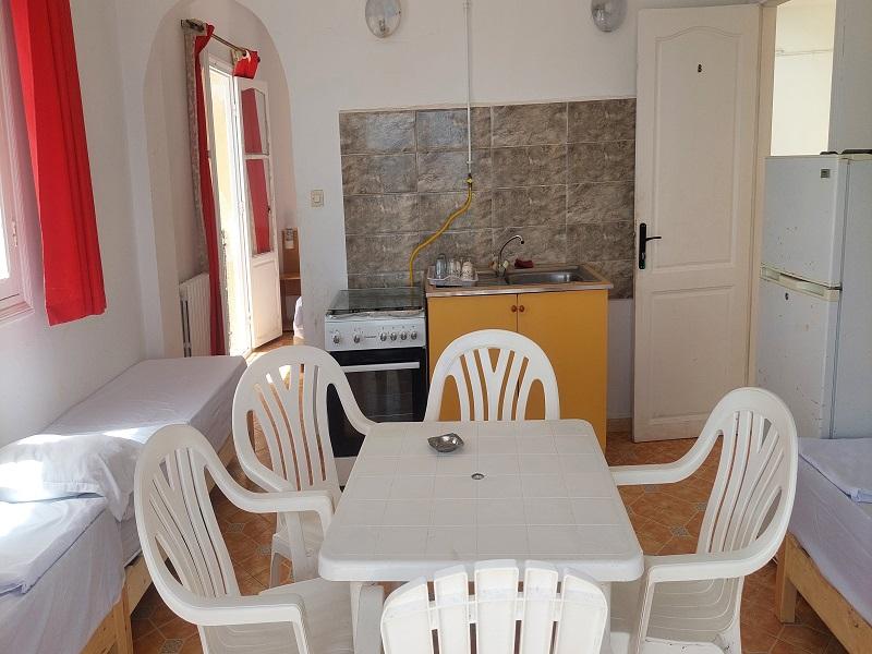 Appartement F2 à Ain El Turk maison portes