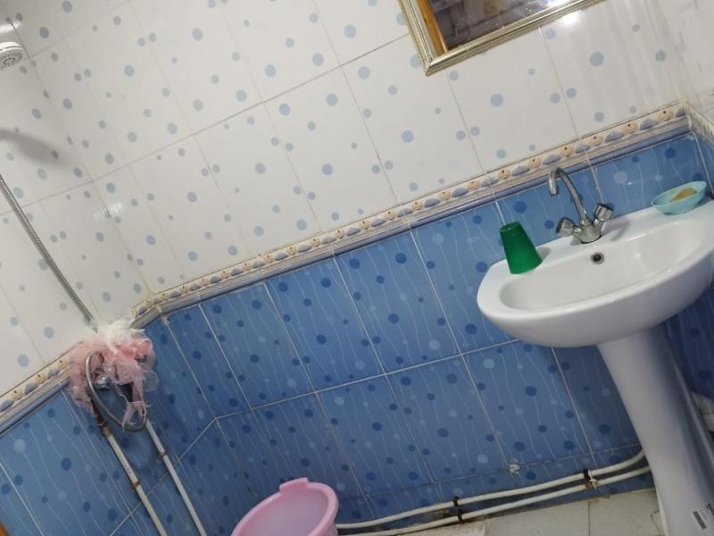 F2 bas de villa dans un quartier propre maison portes