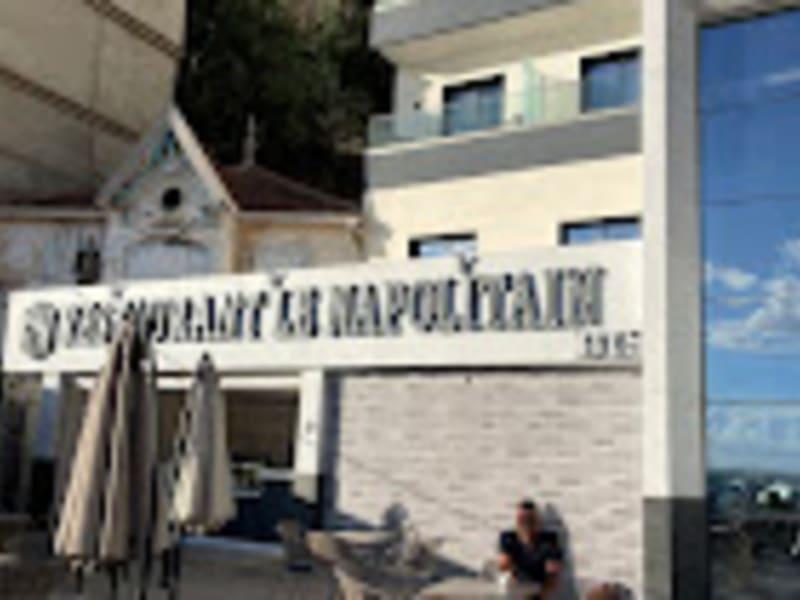 Hôtel Le Napolitain maison portes