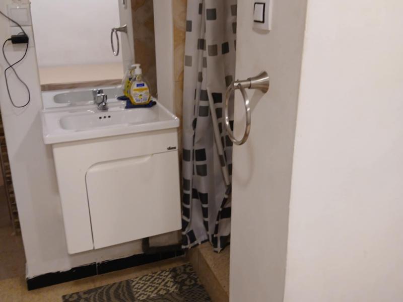 Studio propre avec garage à Valmascort Annaba maison interne