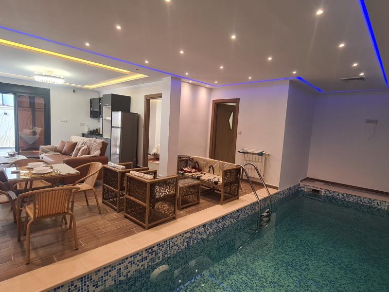 Niveau de villa avec piscine intérieure chauffée  F1 F2 F3