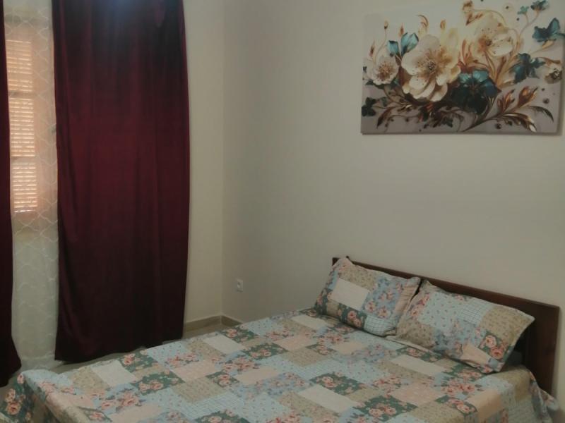 F2 rez de chaussée de villa maison interne