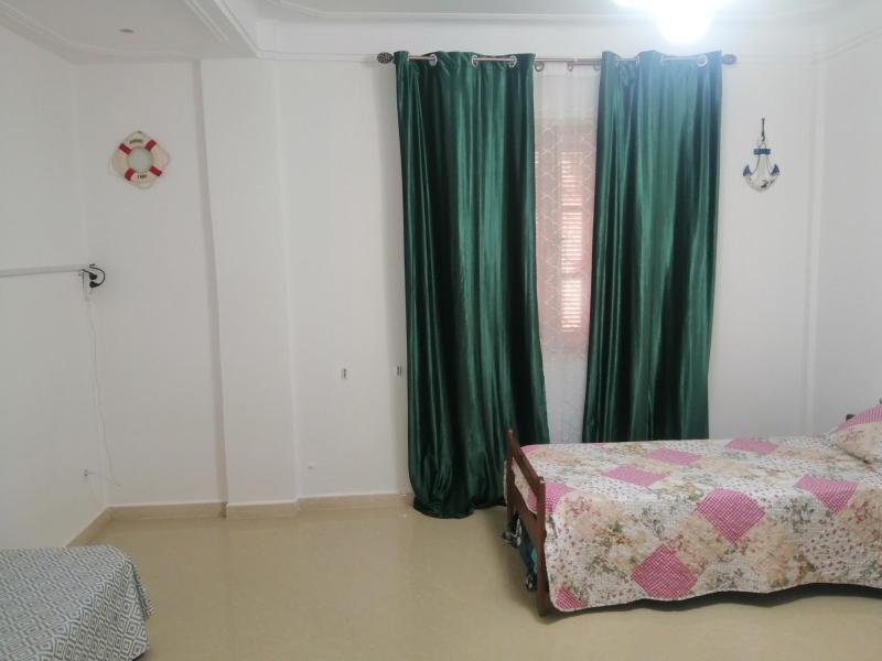 F2 rez de chaussée de villa maison portes