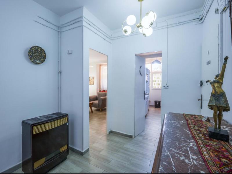 Appart rénové-3 chambres- Cité Malki-Ben Aknoun maison portes