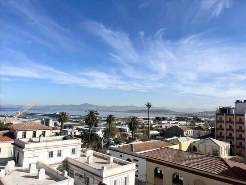 superbe apartement centre ville Jijel Chambres