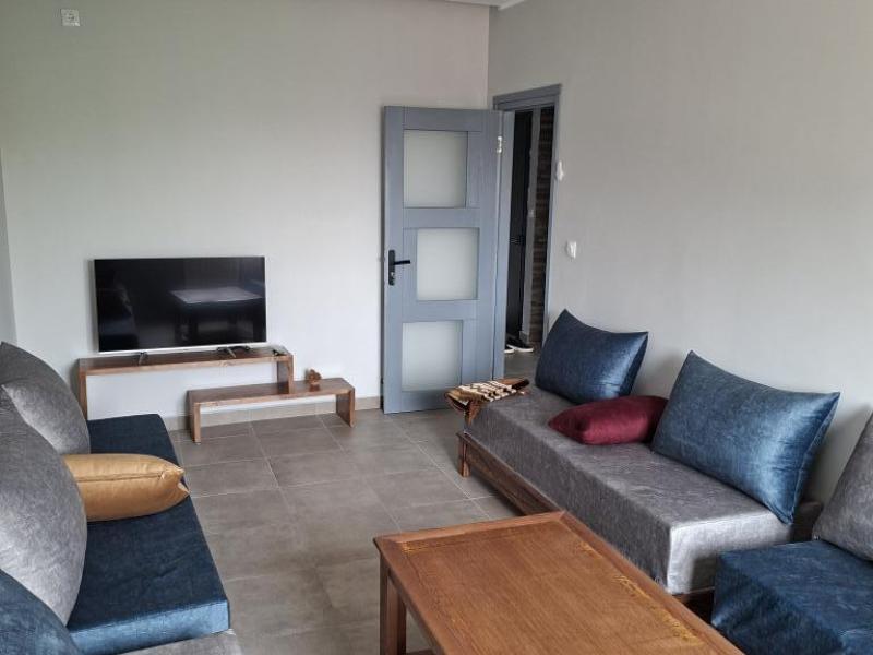 Oran Stay Es-senia ( T2 spacieux confortable, calme et sécurisé) maison portes