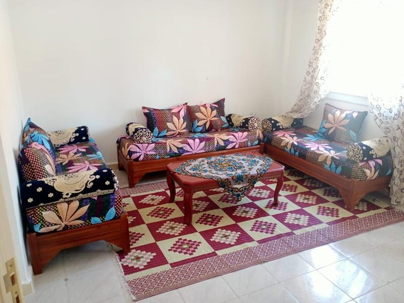 F3 jean darc skikda مكيفة مجهزة بكل شي  قرب البحر Chambres