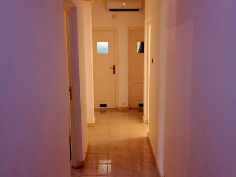 F3 jean darc skikda مكيفة مجهزة بكل شي  قرب البحر maison portes