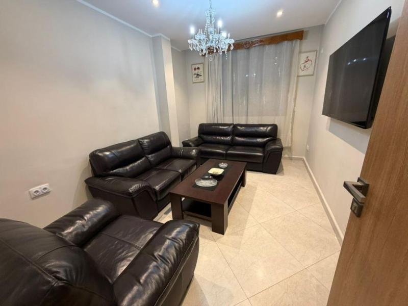 APPARTEMENT 2 EME ETAGE  F1 F2 F3