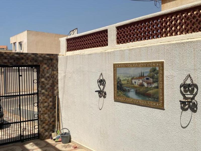 Petite villa style pavillon  maison portes