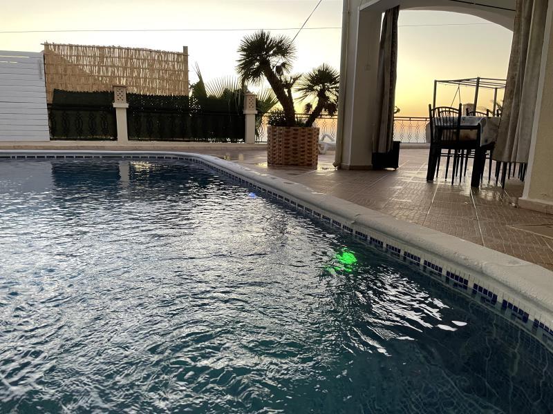 Villa moderne avec piscine vue sur mer  Chambres