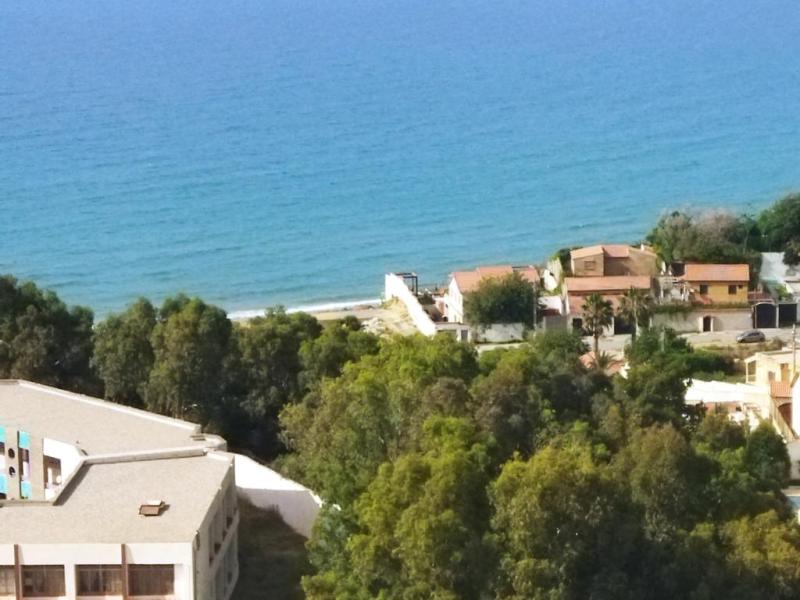 Appartement vue sur mer  maison portes