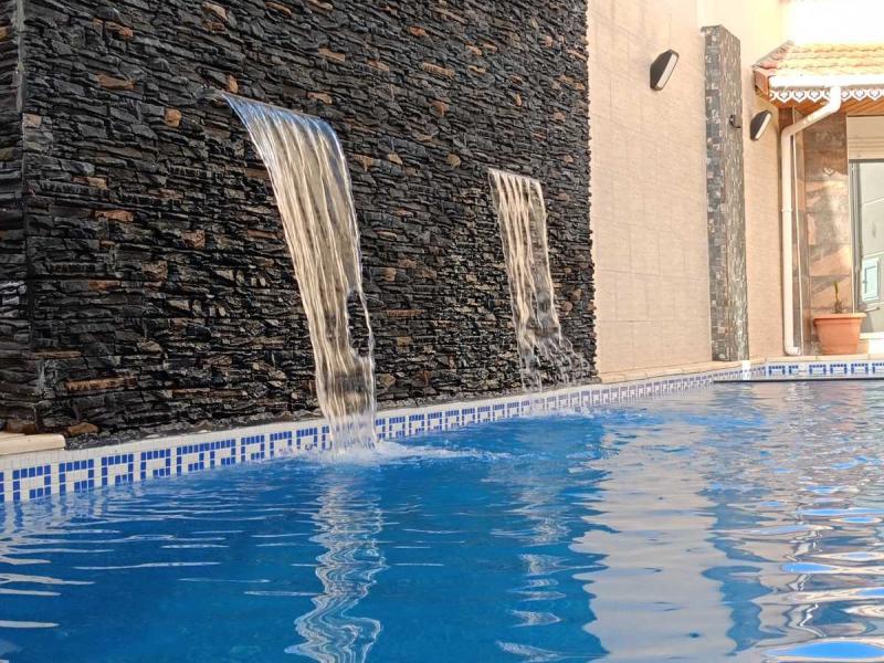 Villa de luxe avec piscine  maison interne