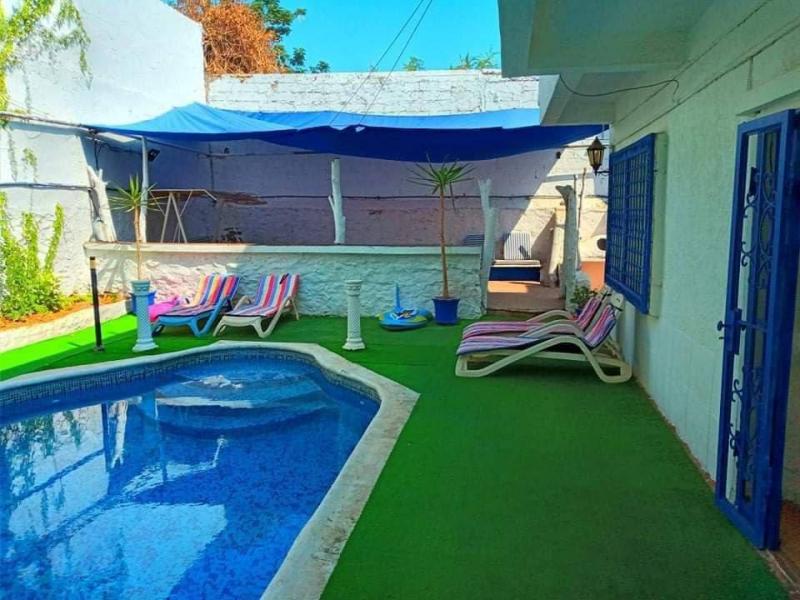 Joli Villa avec piscine et un grand jardin à Ain El Turk F1 F2 F3
