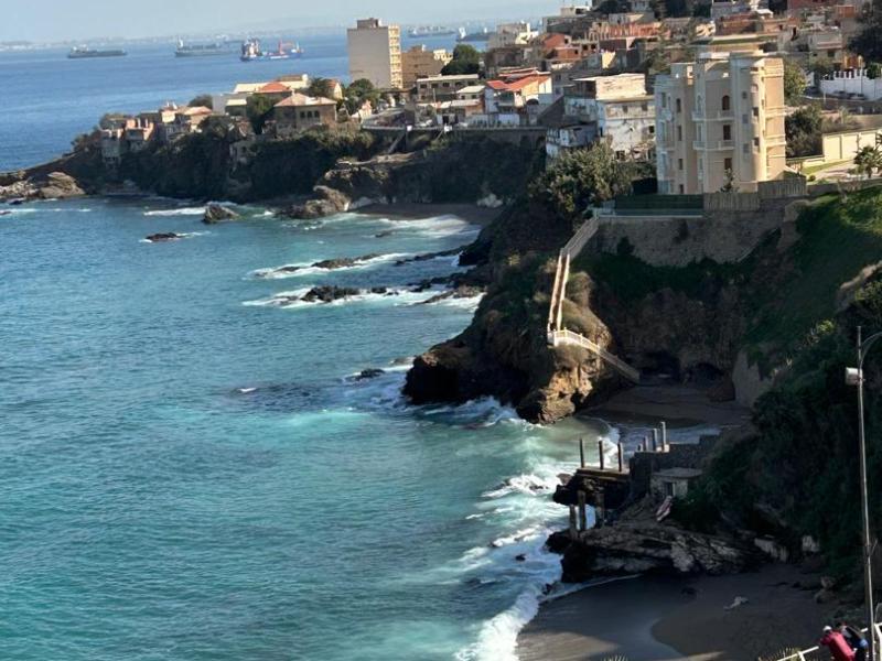 Studio avec une grande terrasse vue sur mer  Chambres