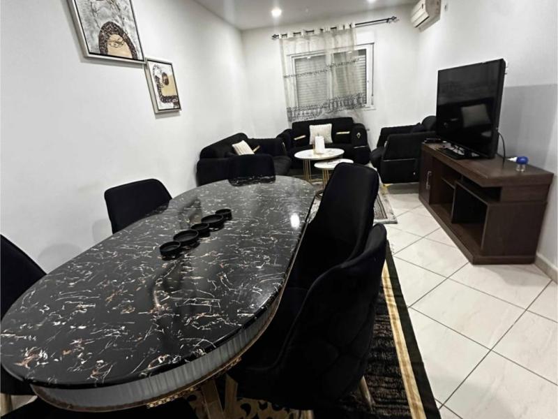 Appartement F3 – Résidence Benabed, Akid Lotfi maison portes