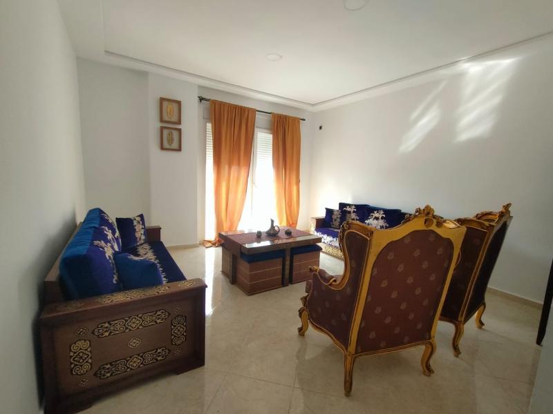 Un joli F2 meublé à El Akid Lotfi maison interne