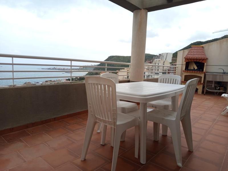 Appartement avec une grande terrasse vue Sur mer. Chambres