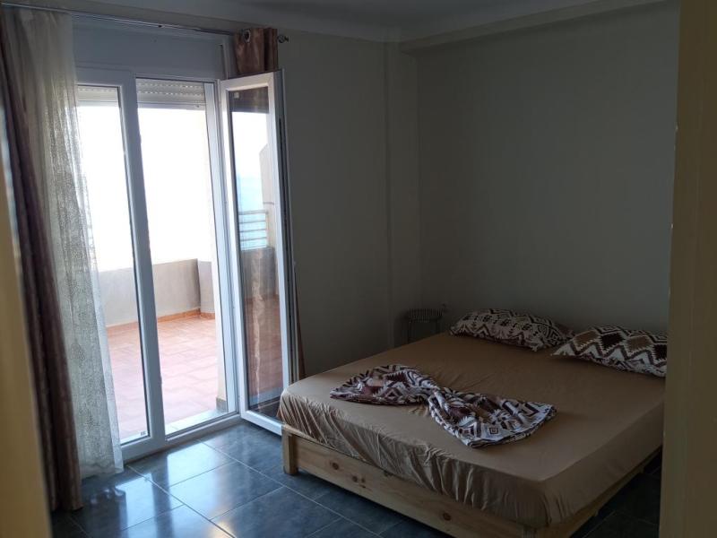 Appartement avec une grande terrasse vue Sur mer. Chambres