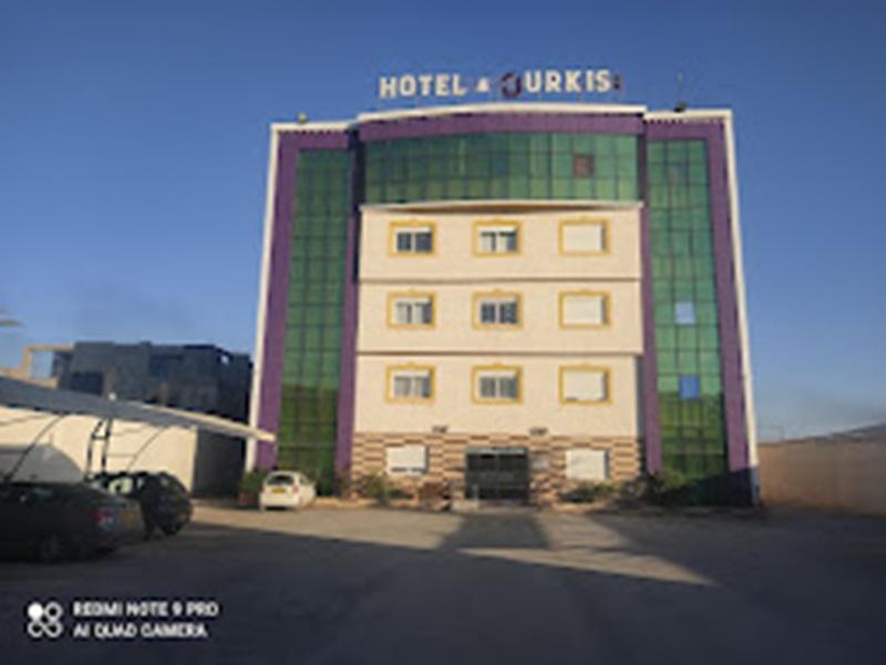 Hôtel Ourkis maison portes