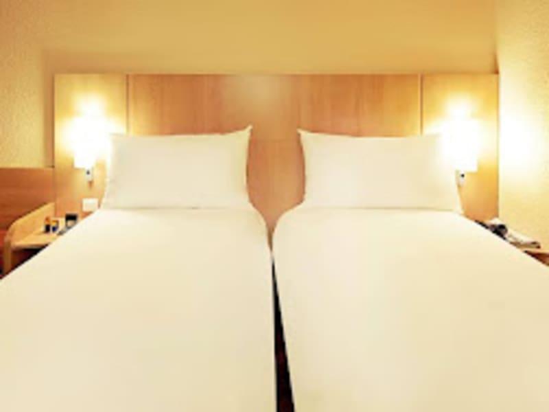 IBIS Hotel maison portes